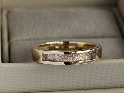 Memorial Rectangle Bar 4mm Channel Ring  – 9ct Gold | Heartstones®