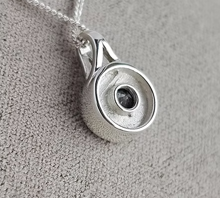 Memorial Round Secretly Set Necklace – Sterling Silver | Heartstones®